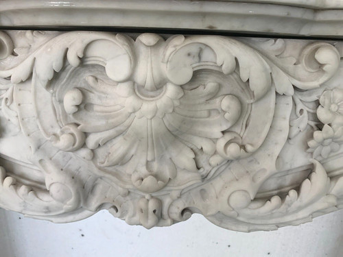 Kamin im Louis XV-Stil aus weißem Carrara-Marmor