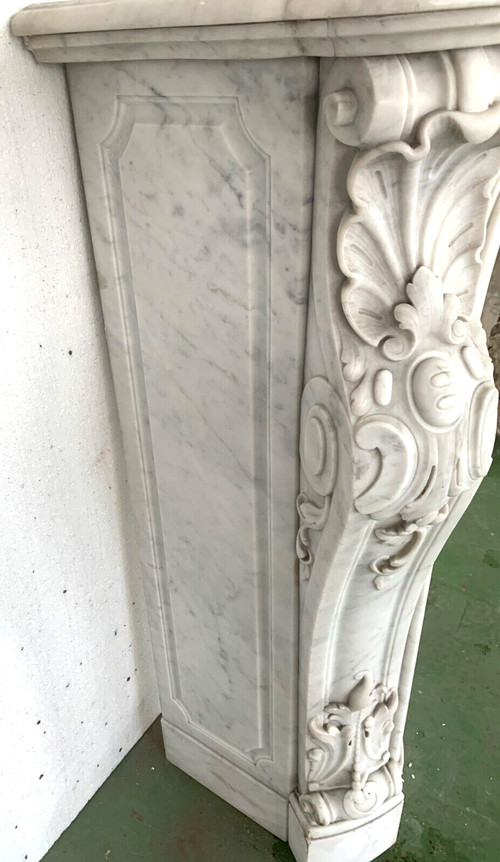 Kamin im Louis XV-Stil aus weißem Carrara-Marmor