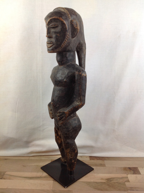 Bellissima statua di Hemba della Repubblica Democratica del Congo, antica.
