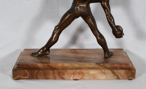 Scultura in bronzo con patina color bronzo periodo Art Déco