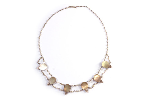 Demi-parure à fleurs et perles XIXe en or 9k, collier perles diamants, fleurs émaillées