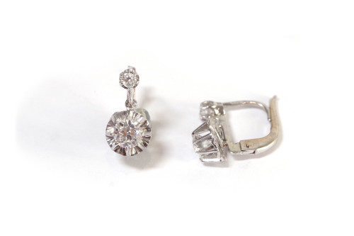 Dormeuses diamants Art Deco en platine, diamant taille ancienne, 0.18 carat, bijou Art deco