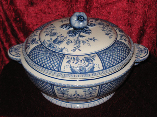 Sarreguemines earthenware table service with Lafayette blue decor of 58 pieces th. early 20th 