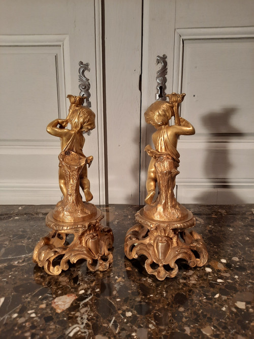 Pair of bronze cherubs in Louis XV style from the 19th century.