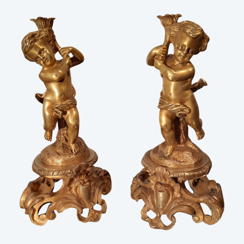 Pair of bronze cherubs in Louis XV style from the 19th century.
