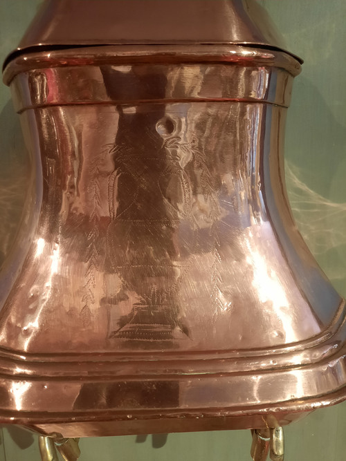 Fountain and its copper basin from the 18th century.