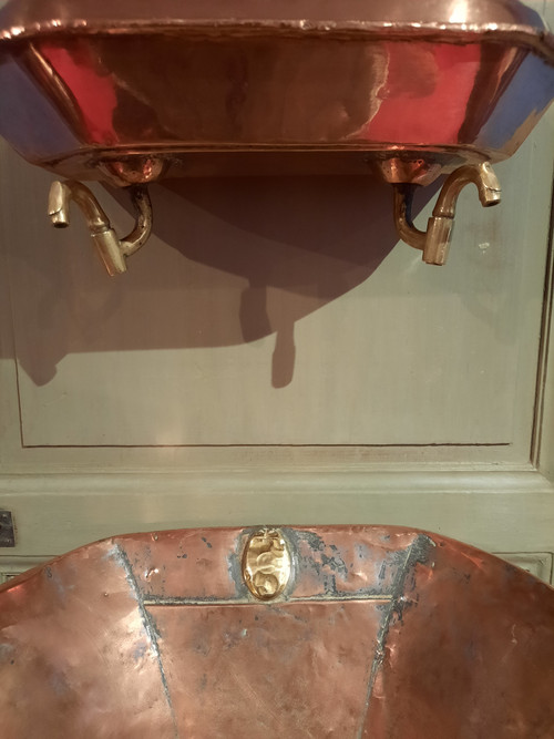 Fountain and its copper basin from the 18th century.