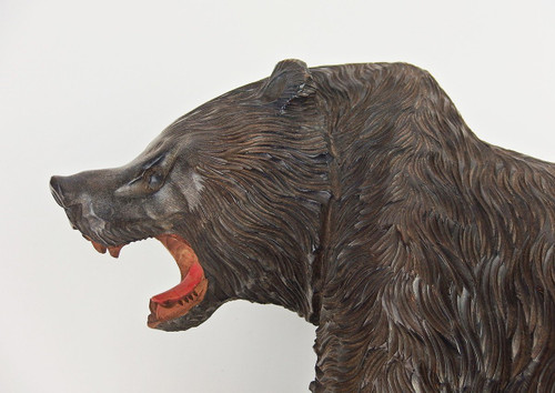 Orso Ainu in legno intagliato