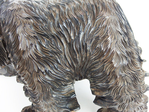 Orso Ainu in legno intagliato