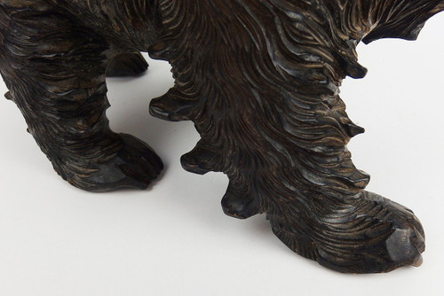 Orso Ainu in legno intagliato