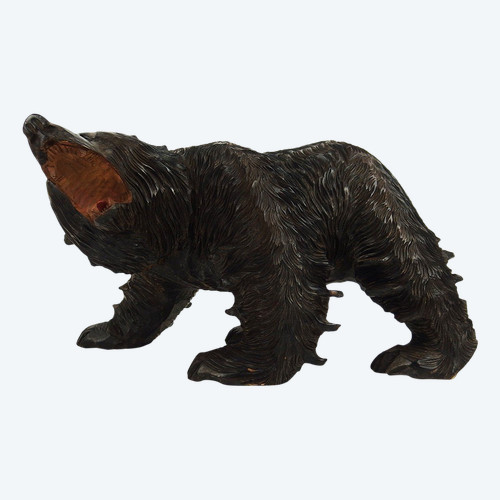 Orso Ainu in legno intagliato