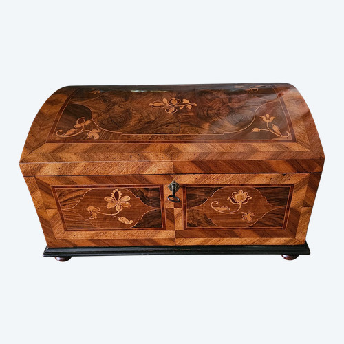 Large flower marquetry box, Rhine Valley 18th century.