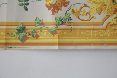 Striscia di carta da parati con uccelli e fiori del XIX secolo “tono grigio e oro”