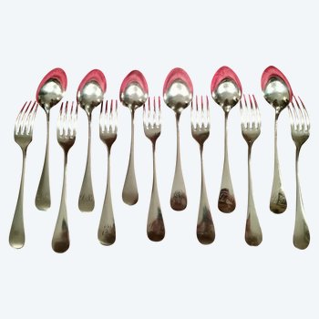 Suite de grands couverts de table en métal argenté modèle Baguette Uniplat 
