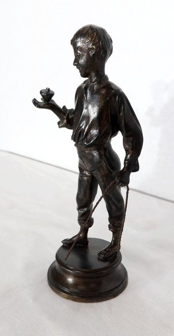  Bronzo "Ragazzo con trottola" - Fine del 19° secolo
