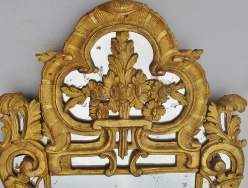 Miroir en bois doré, XVIIIe siècle.
