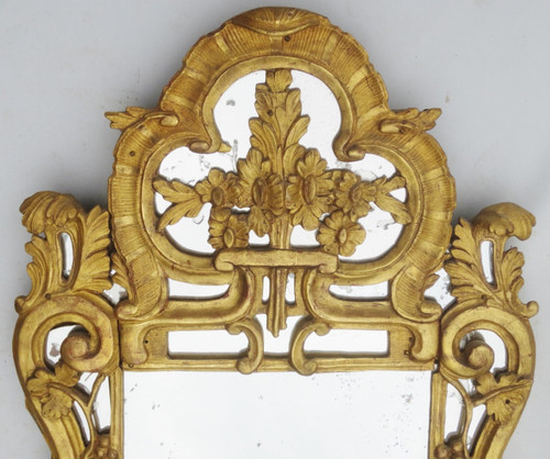 Miroir en bois doré, XVIIIe siècle.
