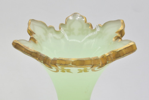 Vases en opaline, XIXe siècle. 
