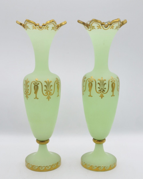 Vases en opaline, XIXe siècle. 