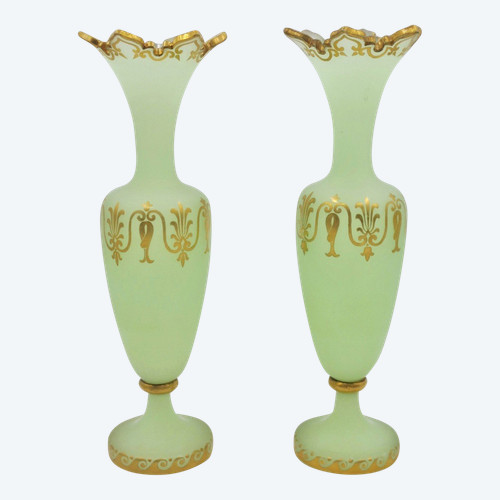 Vases en opaline, XIXe siècle. 