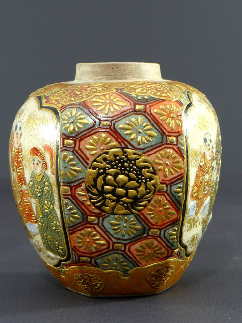 Japan, 19. Jahrhundert, Satsuma, Steingut Schalenvase Mit Kinderszenen Dekor.