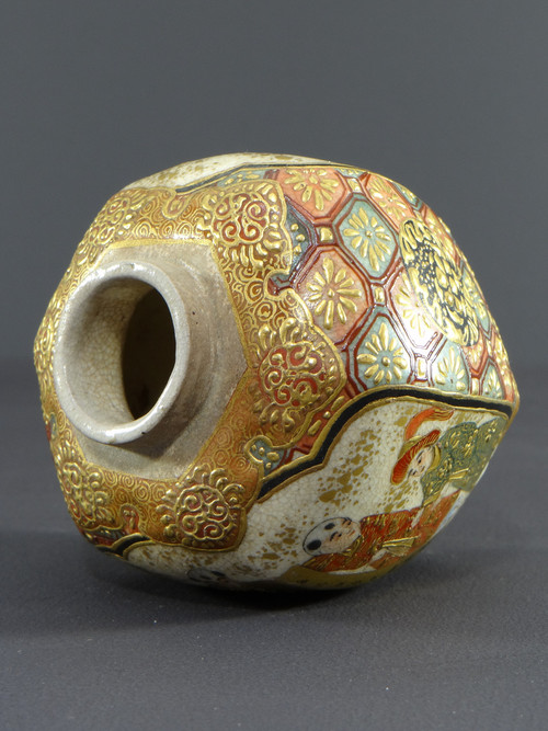 Japan, 19. Jahrhundert, Satsuma, Steingut Schalenvase Mit Kinderszenen Dekor.