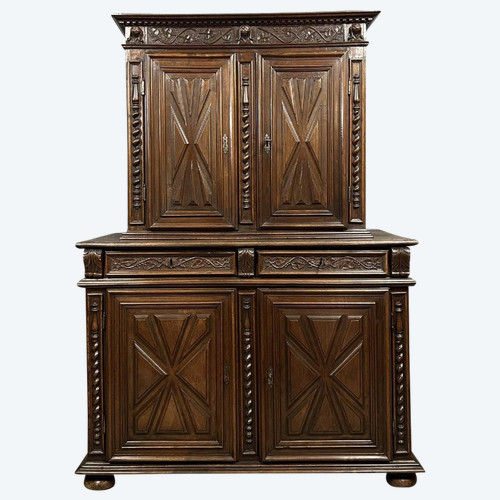 Credenza in noce massiccio intagliato del periodo Luigi XIII, 1680 circa