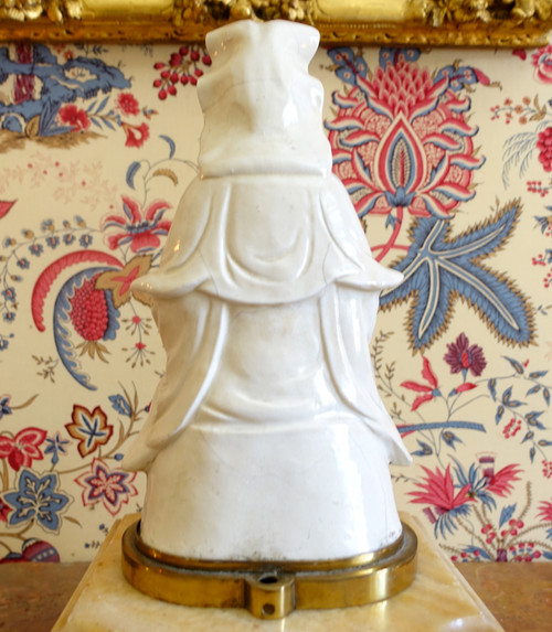 Statua Guanyin in porcellana cinese, base in bronzo - decoro cineserie / mobile cinese