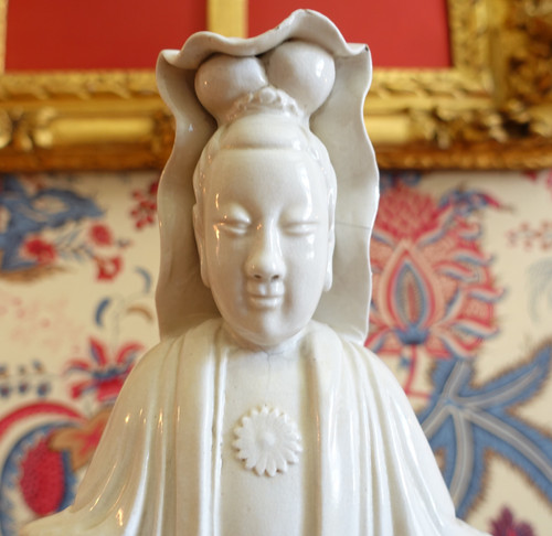 Statua Guanyin in porcellana cinese, base in bronzo - decoro cineserie / mobile cinese