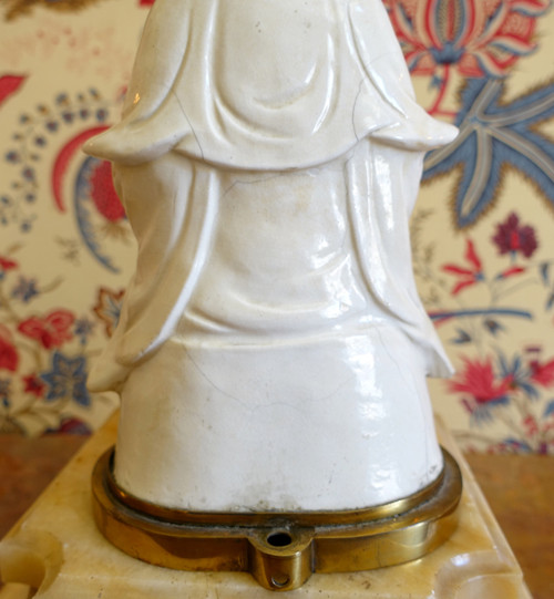 Statua Guanyin in porcellana cinese, base in bronzo - decoro cineserie / mobile cinese