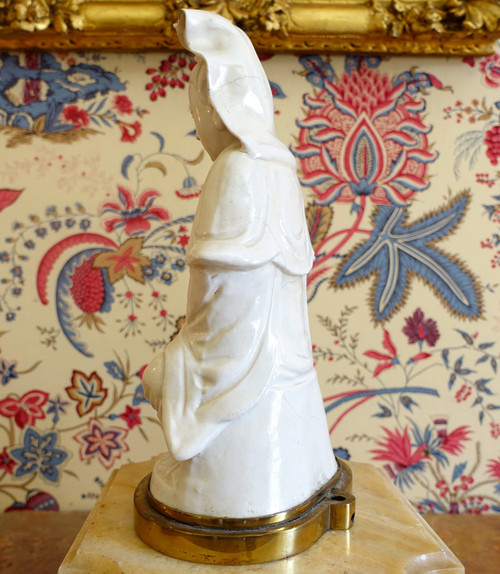 Statua Guanyin in porcellana cinese, base in bronzo - decoro cineserie / mobile cinese