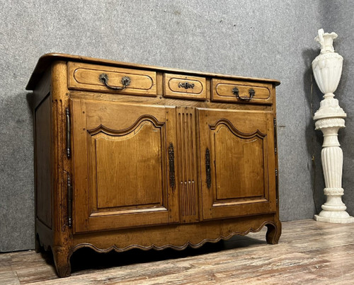 Buffet / Truhe Louis XV Epoche aus massivem Nussbaum um 1750