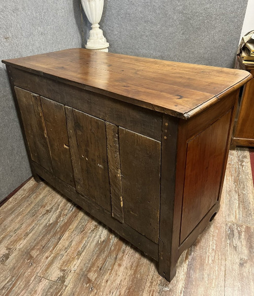 Buffet / Truhe Louis XV Epoche aus massivem Nussbaum um 1750