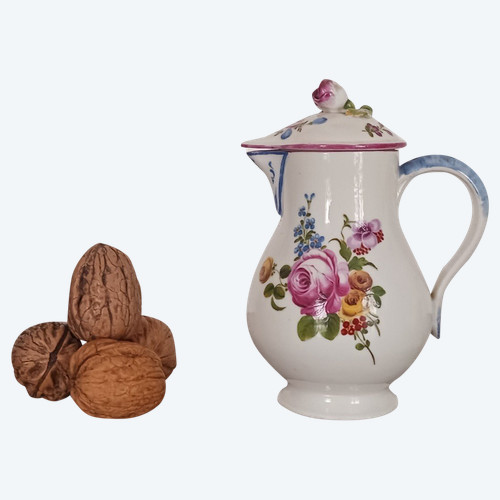 Mennecy, vers 1760 - pot à lait égoïste - porcelaine tendre - marqué - provenance