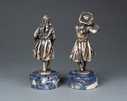 Paire de musiciens en bronze sur un socle en lapis lazuli, XIXe siècle 