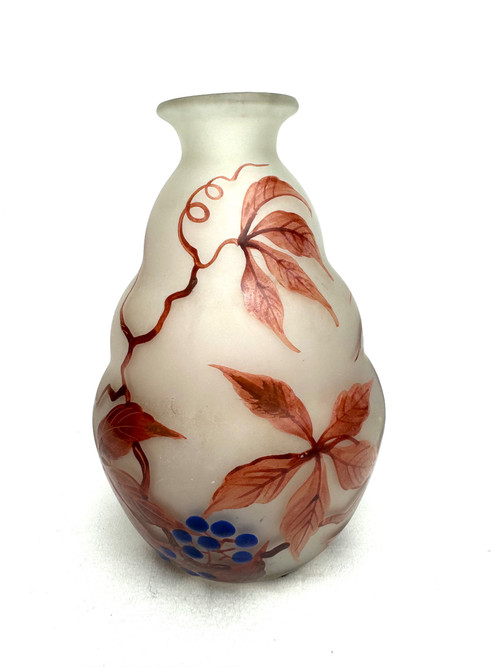 Fanus - Vaso decorato con tralci di vite vergini