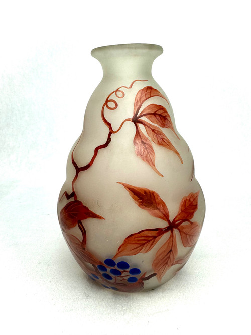 Fanus - Vaso decorato con tralci di vite vergini