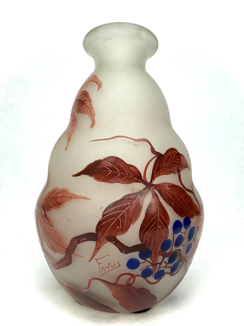 Fanus - Vaso decorato con tralci di vite vergini