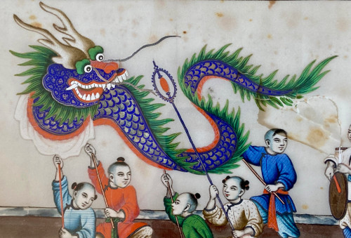 China Um 1900, Gouache Auf Reispapier, Dargestellt sind Kinder, die mit einem Drachen marschieren.