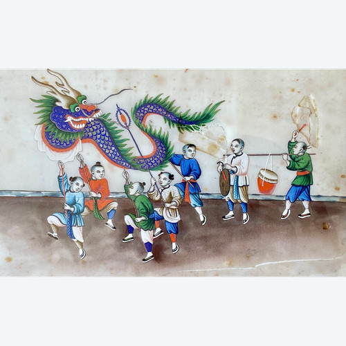 China Um 1900, Gouache Auf Reispapier, Dargestellt sind Kinder, die mit einem Drachen marschieren.