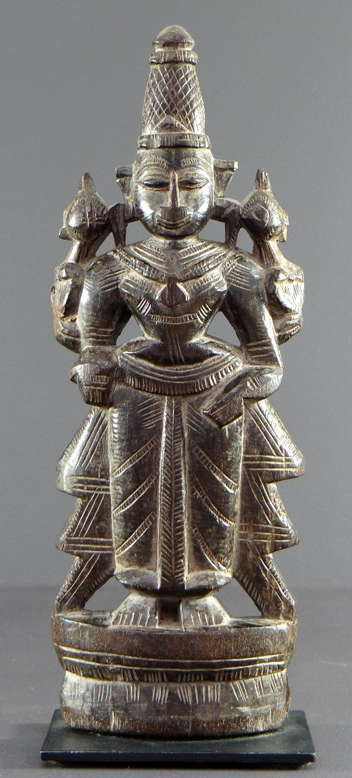Indien, Bezaubernde Holzgeschnitzte Statuette, die Lakshmi darstellt, 1900-1920.