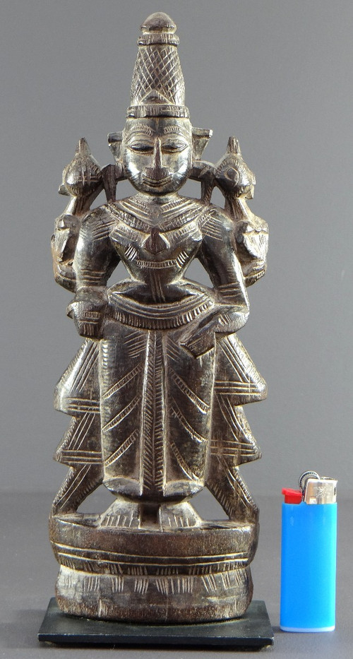 Indien, Bezaubernde Holzgeschnitzte Statuette, die Lakshmi darstellt, 1900-1920.