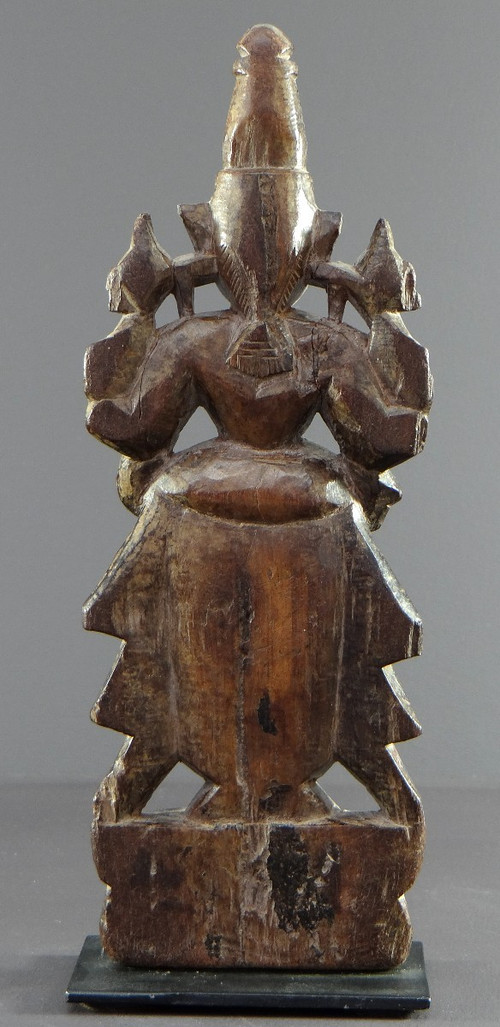 Indien, Bezaubernde Holzgeschnitzte Statuette, die Lakshmi darstellt, 1900-1920.