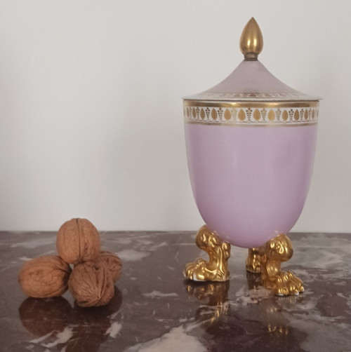 Dagoty et Honoré - seltene dreibeinige Zuckerdose aus Porzellan - lila Hintergrund - Empire, Restauration