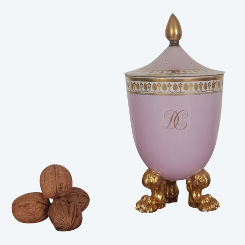 Dagoty et Honoré - seltene dreibeinige Zuckerdose aus Porzellan - lila Hintergrund - Empire, Restauration