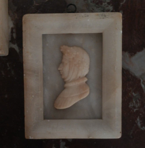 Souvenir du Grand Tour - paire de portraits d'hommes de la Renaissance à la façon de camées - L
