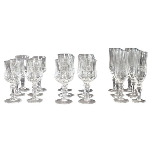 Set aus 18 Kristallgläsern