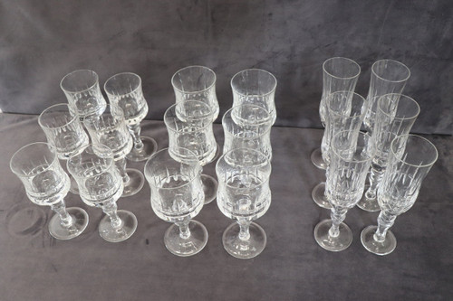 Set aus 18 Kristallgläsern