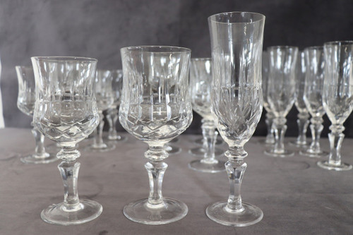 Set aus 18 Kristallgläsern