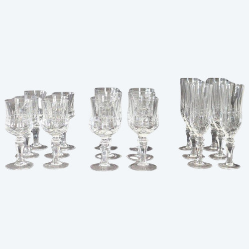 Set aus 18 Kristallgläsern